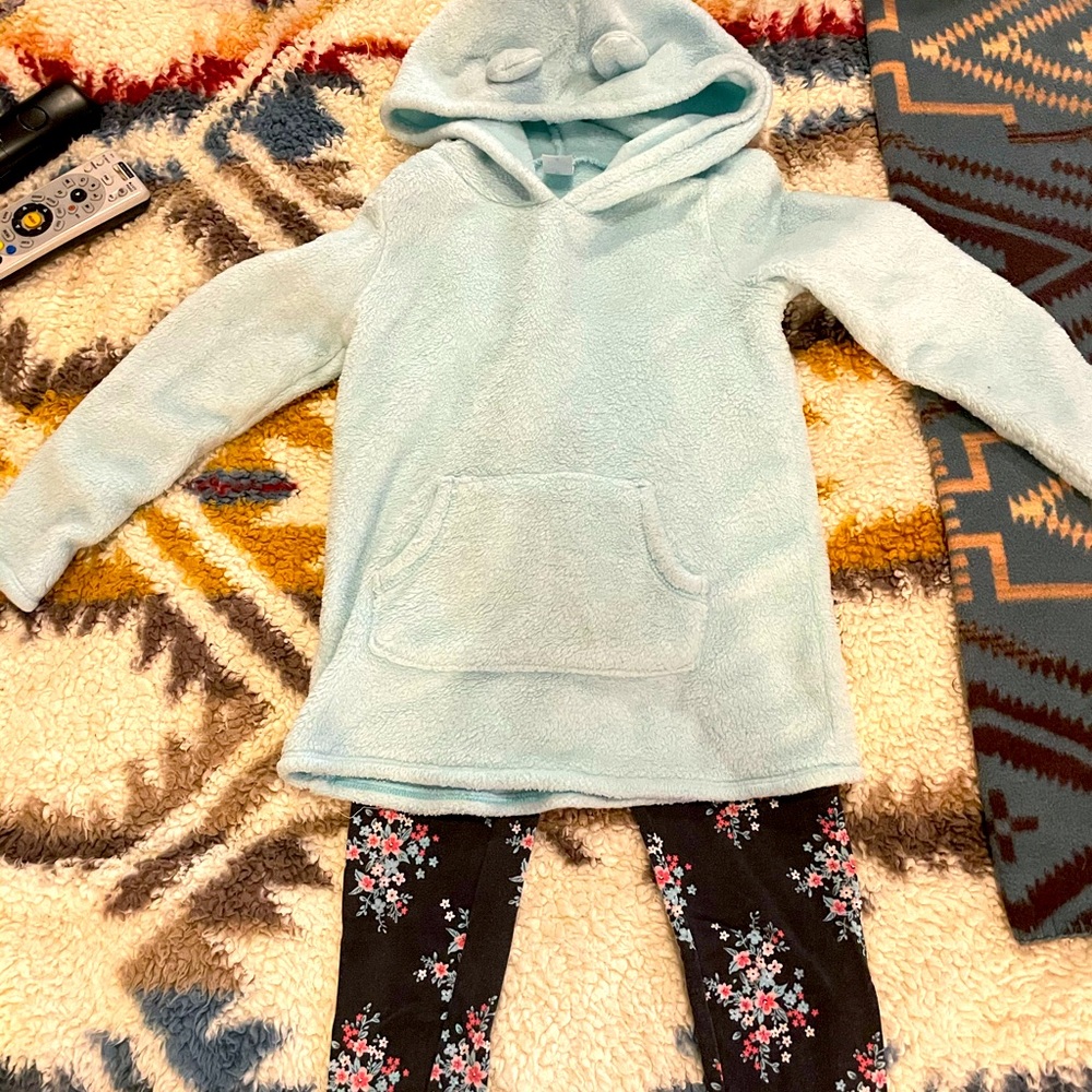GUC! Cute girls set by Carter’s size 8